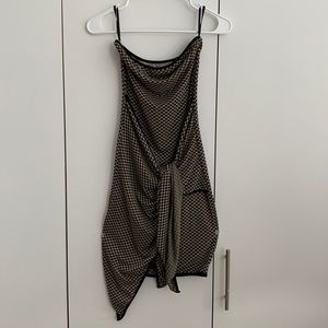 Mini dress with a front decoration